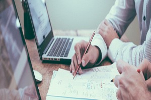 Managing Customers for Competitive Advantages